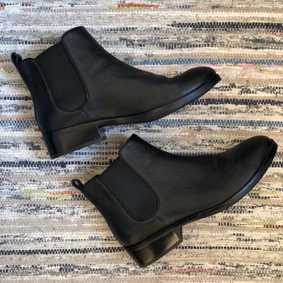 Cole Haan Shoes - Cole Haan Landsman black leather Chelsea boots